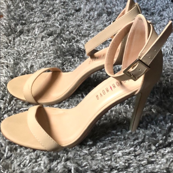 High heels - Picture 1 of 5